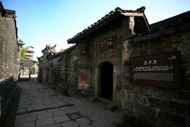 他是赵本山爱徒，为节省55元过路费撞上收费杆，46岁命丧黄泉